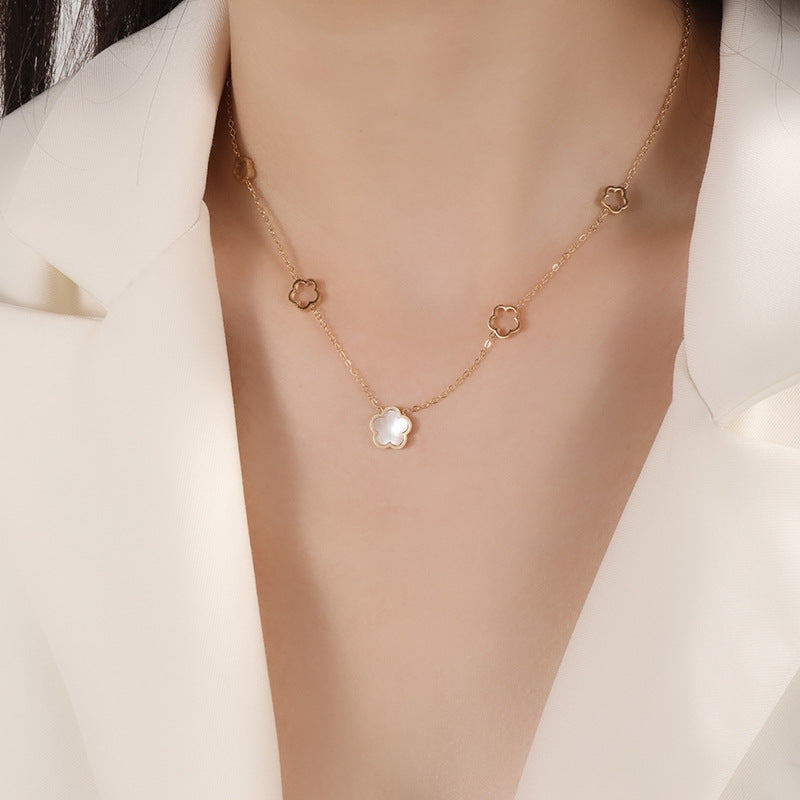 Best-selling Hot Style Stainless Steel Simple Fashion White Shell Four-leaf Flower Necklace Wholesale Ins Female Personality Niche Clavicle Chain