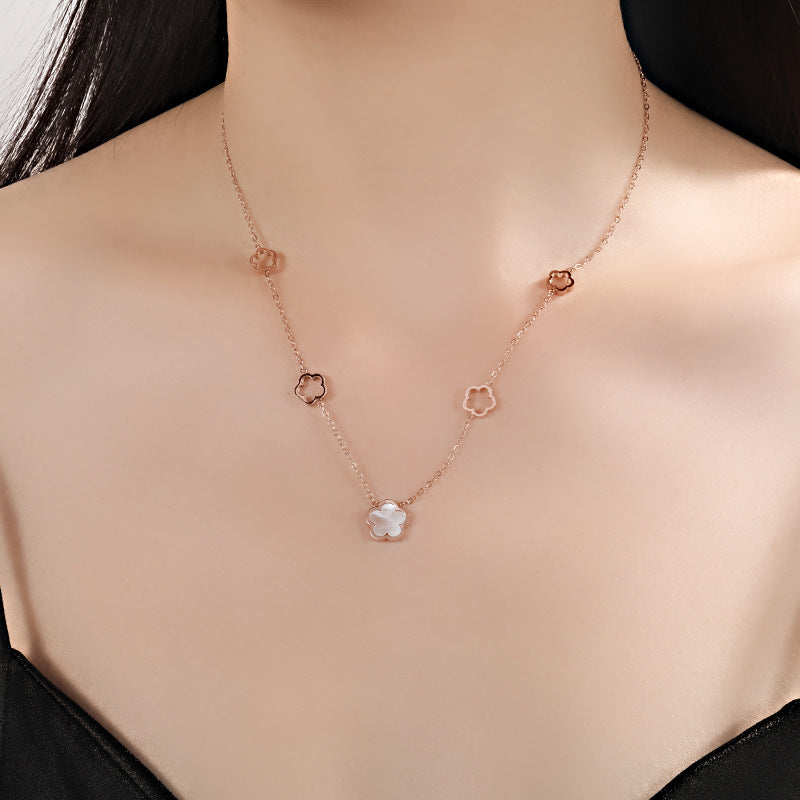 Best-selling Hot Style Stainless Steel Simple Fashion White Shell Four-leaf Flower Necklace Wholesale Ins Female Personality Niche Clavicle Chain