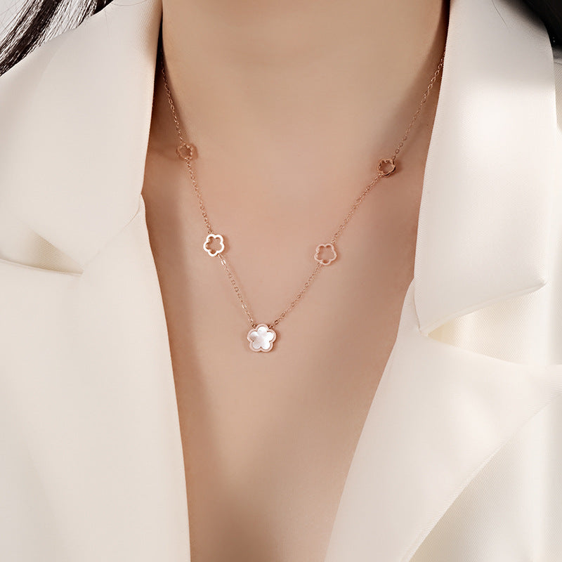 Best-selling Hot Style Stainless Steel Simple Fashion White Shell Four-leaf Flower Necklace Wholesale Ins Female Personality Niche Clavicle Chain